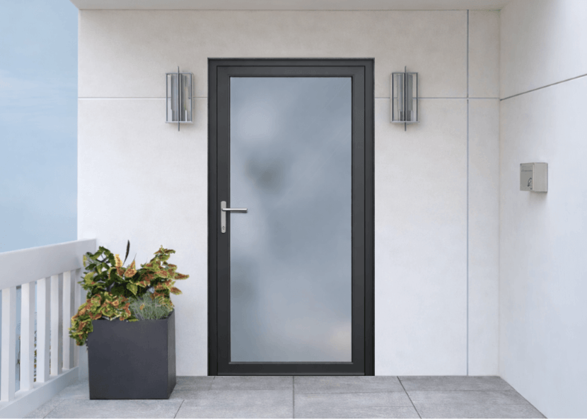 Porte avec plinthe automatique