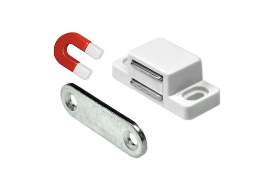 Loqueteau magnétique ou mécanique